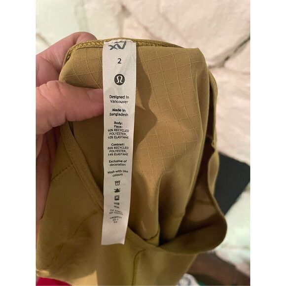 Lululemon short sleeve side slit active tee mustard color size 2 - Picture 3 of 3